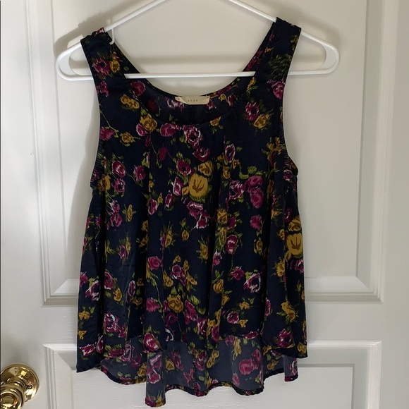 Lush Tops - Lush Pleated Swing Tank in Floral Sz S